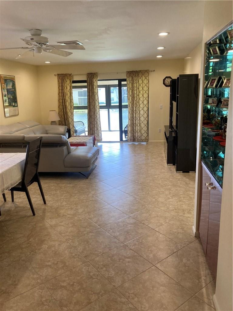 21731 Arriba Real, Unit 27B Boca Raton, FL 33433 - Photo 3 of 17 Photo 3