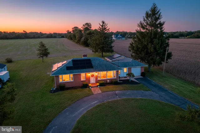 $299,900 | 2968 Deep Grass Lane, Houston, DE 19954