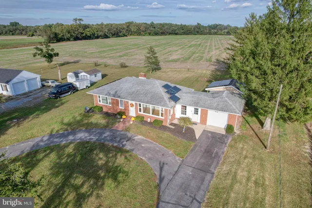 $299,900 | 2968 Deep Grass Lane, Houston, DE 19954