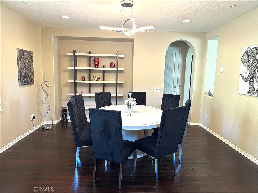 20420 West Vía Urbino Porter Ranch, CA 91326 - Photo 4 of 22 Dining Room