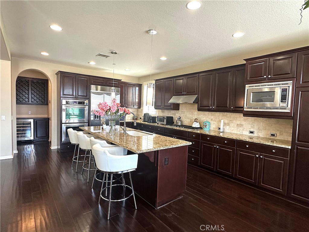 20420 West Vía Urbino Porter Ranch, CA 91326 - Photo 8 of 22 Kitchen