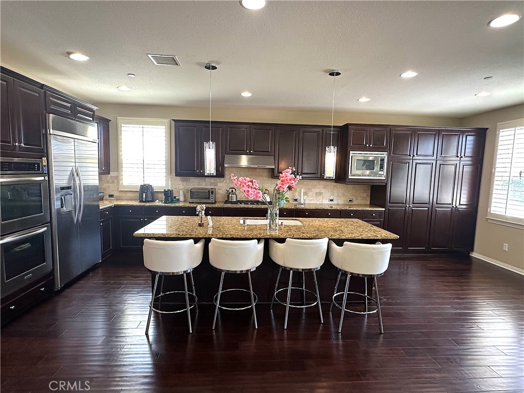 20420 West Vía Urbino Porter Ranch, CA 91326 - Photo 9 of 22 Kitchen