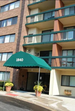 $248,000 | 1840 Huntington Boulevard, Unit BW511, Hoffman Estates, IL 60169