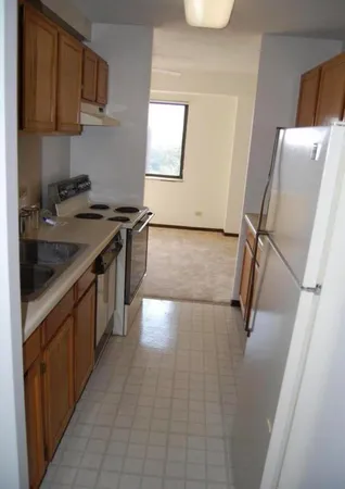 $246,000 | 1840 Huntington Boulevard, Unit BW511, Hoffman Estates, IL 60169