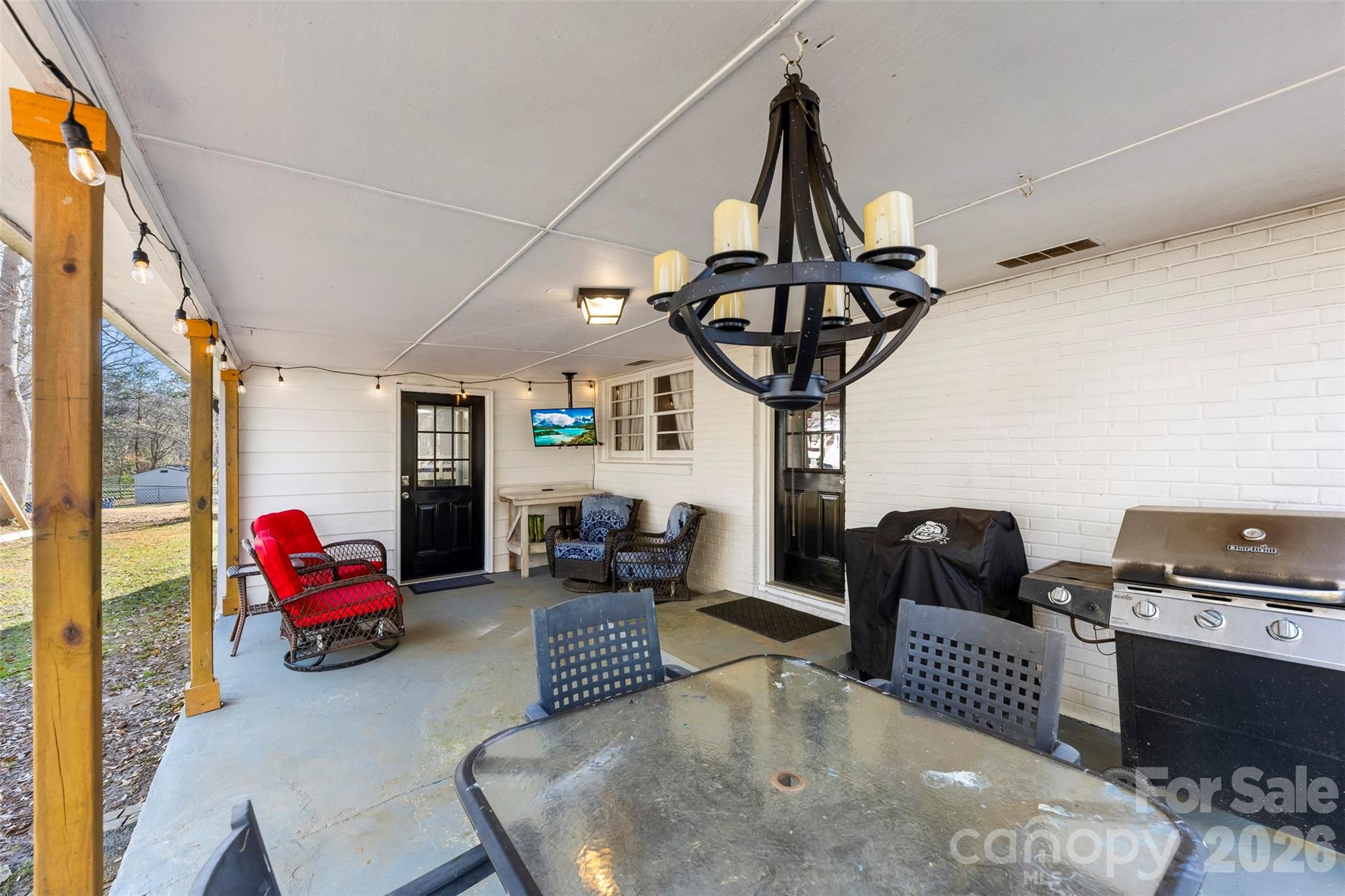 652 Dallas Spencer Mountain Road Dallas, NC 28034 - Photo 21 of 26 a living room with furniture