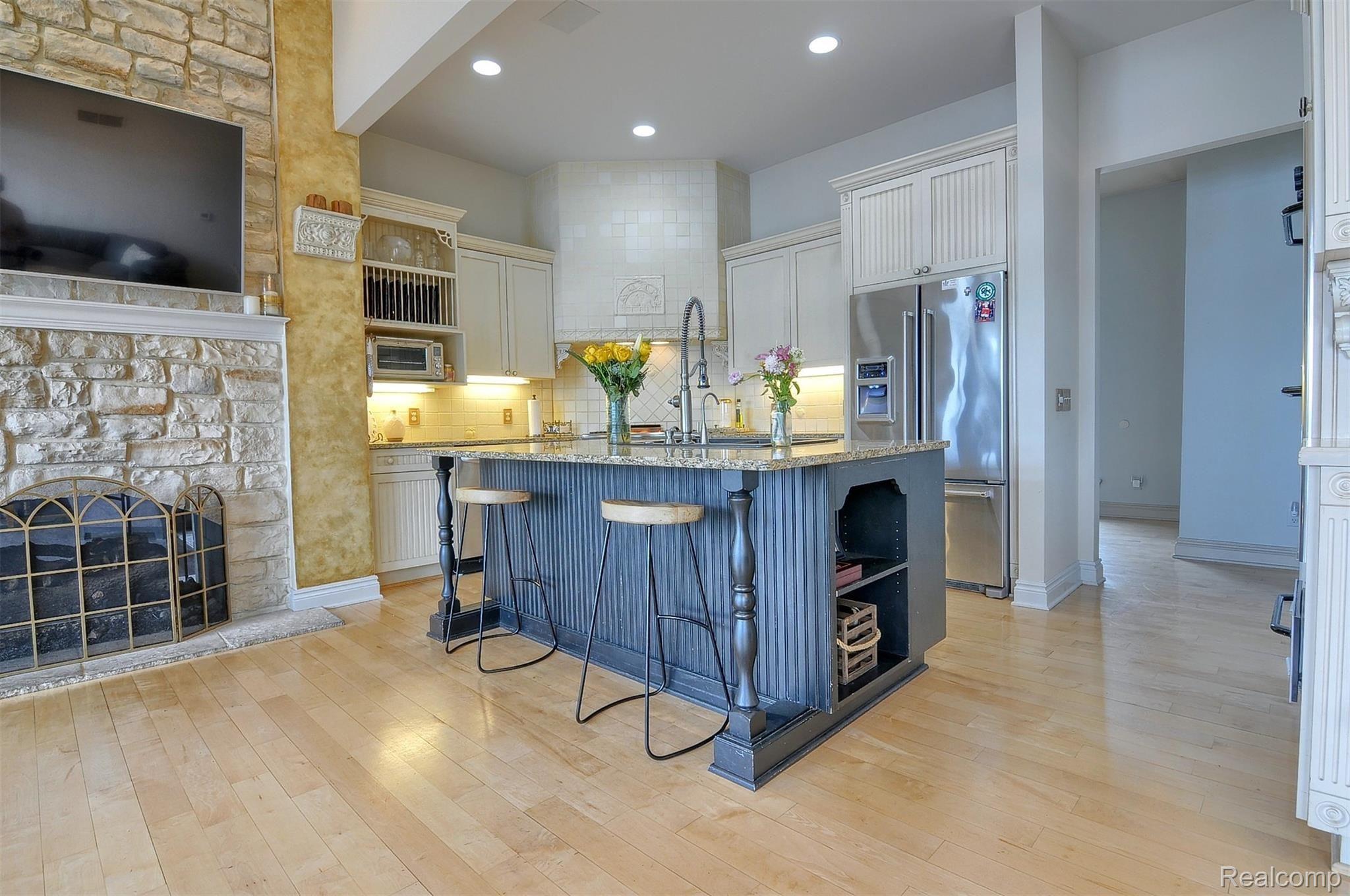 8311 Waumegah Road Clarkston, MI 48348 - Photo 11 of 61 11-Kitchen.jpg
