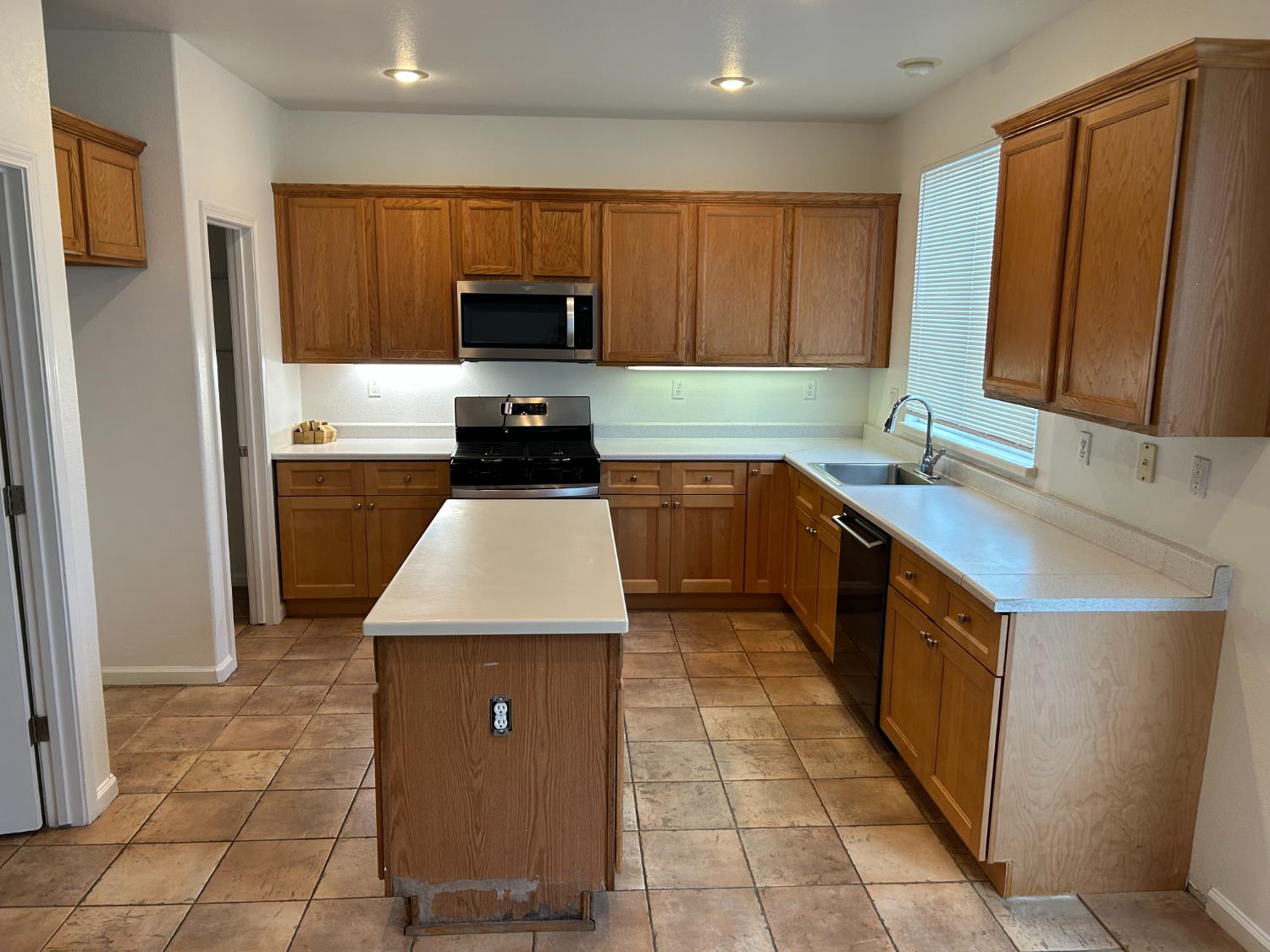 1808 Rancho Encantado Court Modesto, CA 95358 - Photo 8 of 32