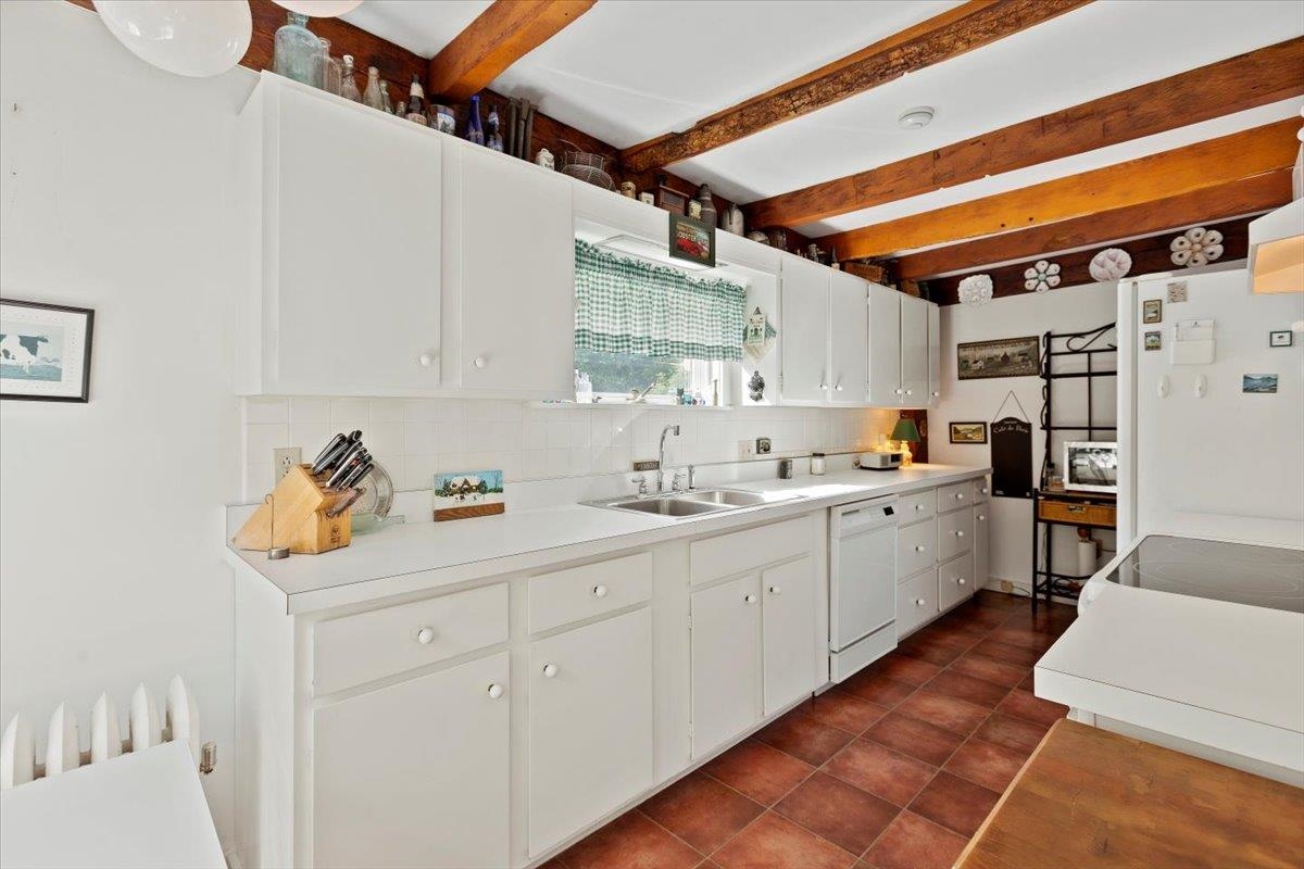 55 Monument Avenue Bennington, VT 05201 - Photo 18 of 38