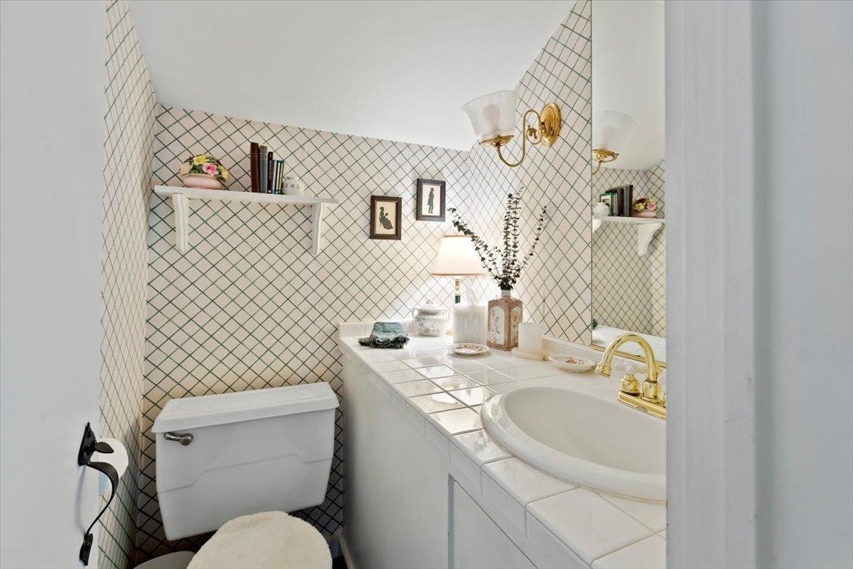 55 Monument Avenue Bennington, VT 05201 - Photo 19 of 38