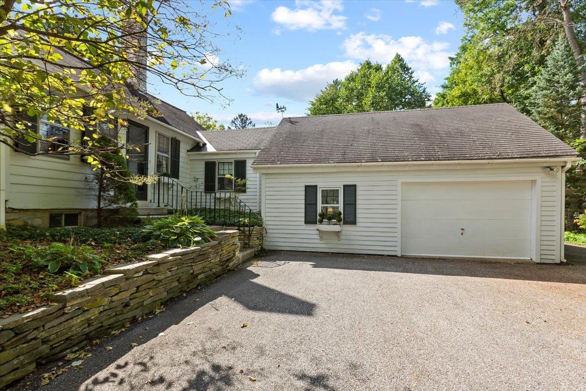 55 Monument Avenue Bennington, VT 05201 - Photo 3 of 38