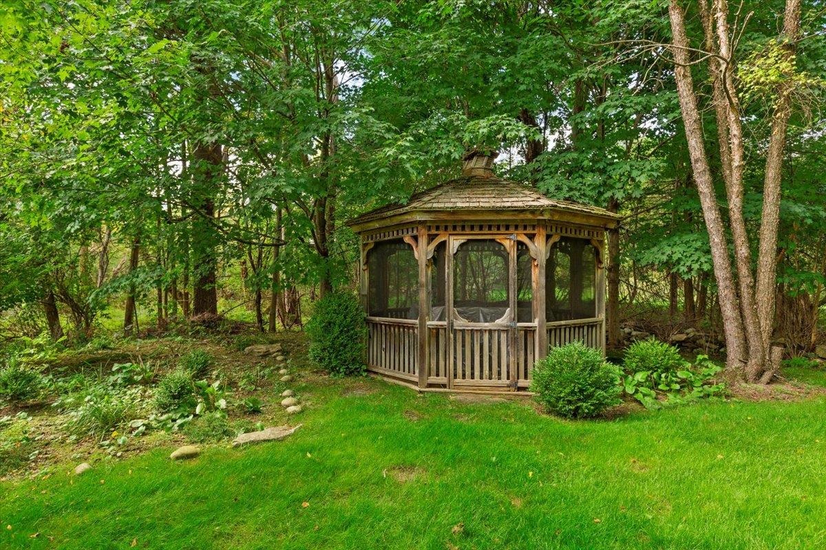 55 Monument Avenue Bennington, VT 05201 - Photo 34 of 38