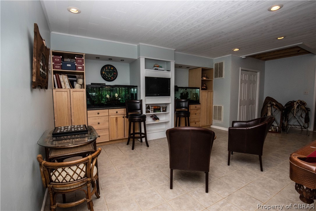 2471 Regent Road Topping, VA 23169 - Photo 31 of 40 Family Room