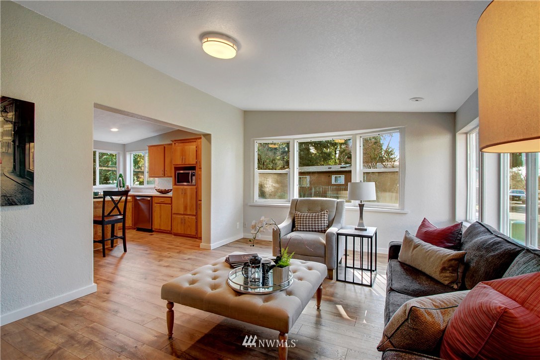 18806 129th Avenue Northeast Bothell, WA 98011 - Photo 3 of 16
