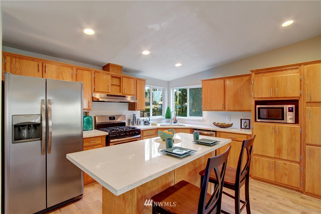 18806 129th Avenue Northeast Bothell, WA 98011 - Photo 4 of 16