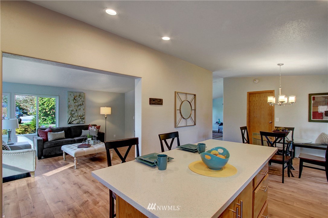 18806 129th Avenue Northeast Bothell, WA 98011 - Photo 5 of 16