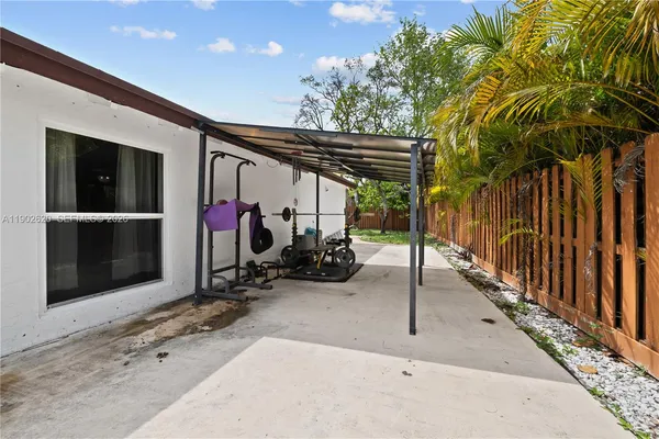 $899,999 | 10610 Southwest 128th Avenue, Miami, FL 33186