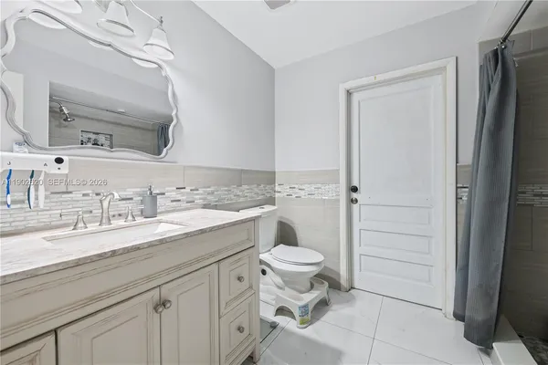 $899,999 | 10610 Southwest 128th Avenue, Miami, FL 33186