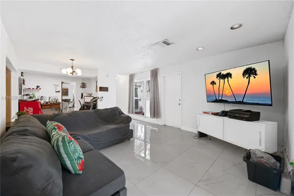 $899,999 | 10610 Southwest 128th Avenue, Miami, FL 33186