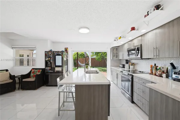 $899,999 | 10610 Southwest 128th Avenue, Miami, FL 33186