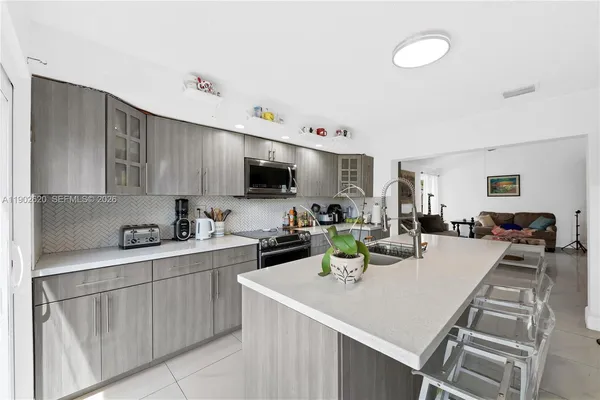 $899,999 | 10610 Southwest 128th Avenue, Miami, FL 33186