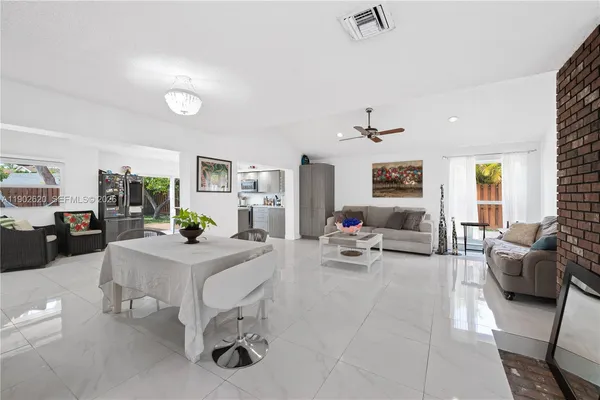 $899,999 | 10610 Southwest 128th Avenue, Miami, FL 33186