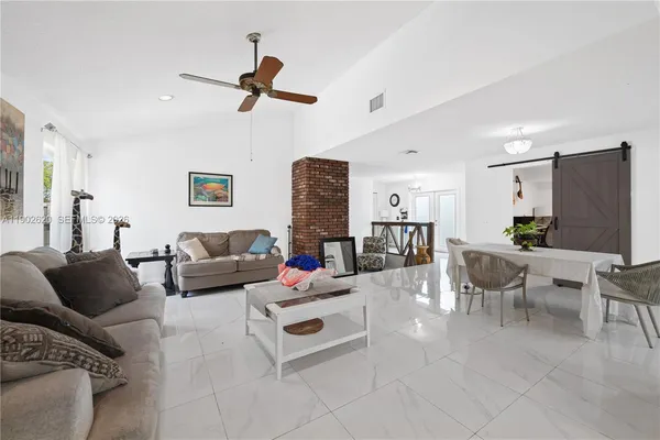 $899,999 | 10610 Southwest 128th Avenue, Miami, FL 33186