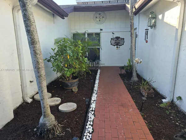 $899,999 | 10610 Southwest 128th Avenue, Miami, FL 33186