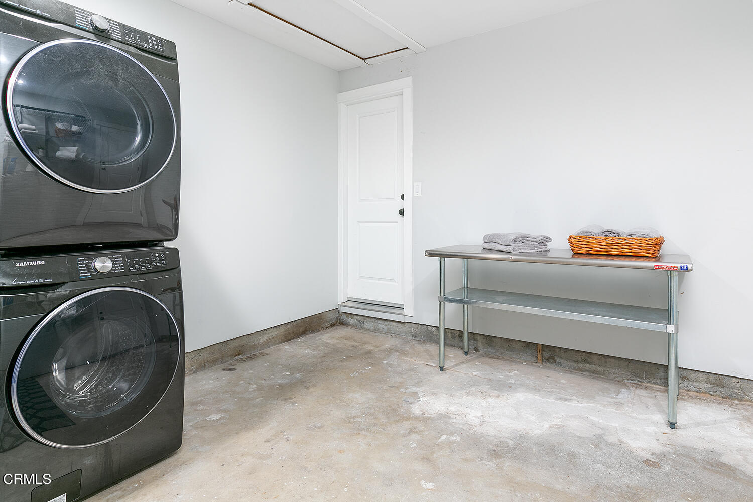 2040 North Madison Avenue Altadena, CA 91001 - Photo 40 of 53 a utility room with dryer and washer