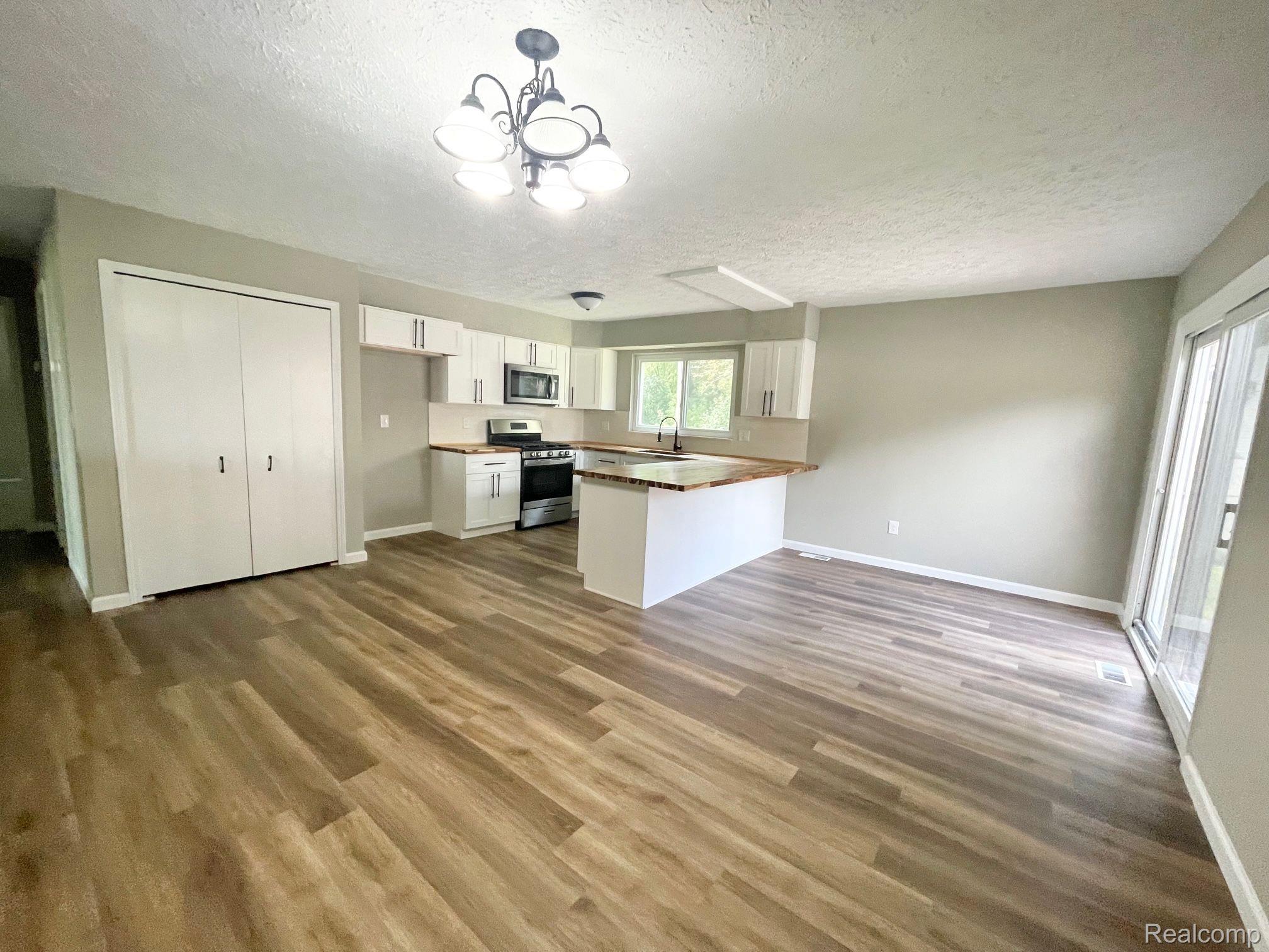 850 Ridgemont Street Commerce Township, MI 48382 - Photo 5 of 15 Gallery Image 5