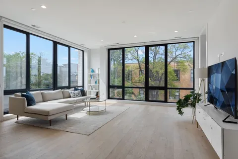 $759,000 | 2405 West Iowa Street, Unit 303, Chicago, IL 60622