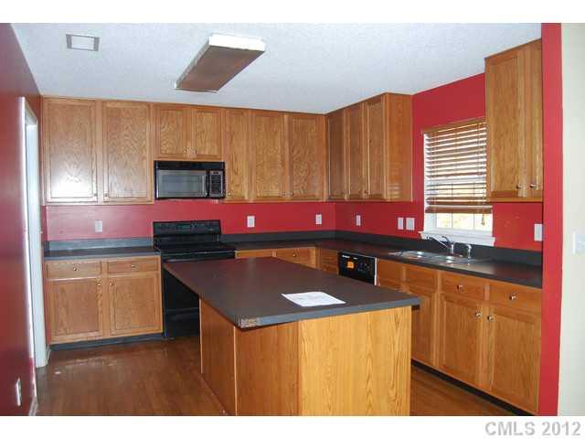 104 Austin Run Court Kannapolis, NC 28083 - Photo 4 of 16 a kitchen with stainless steel appliances a sink and a microwave