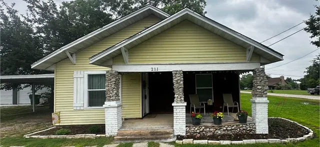$185,900 | 211 South Wickham Street, Alvord, TX 76225