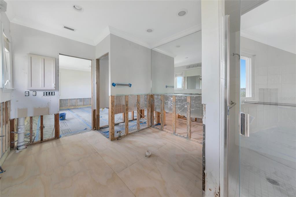 2305 Riverview Boulevard Bradenton, FL 34205 - Photo 41 of 71 a view of a livingroom with furniture and a ceiling fan