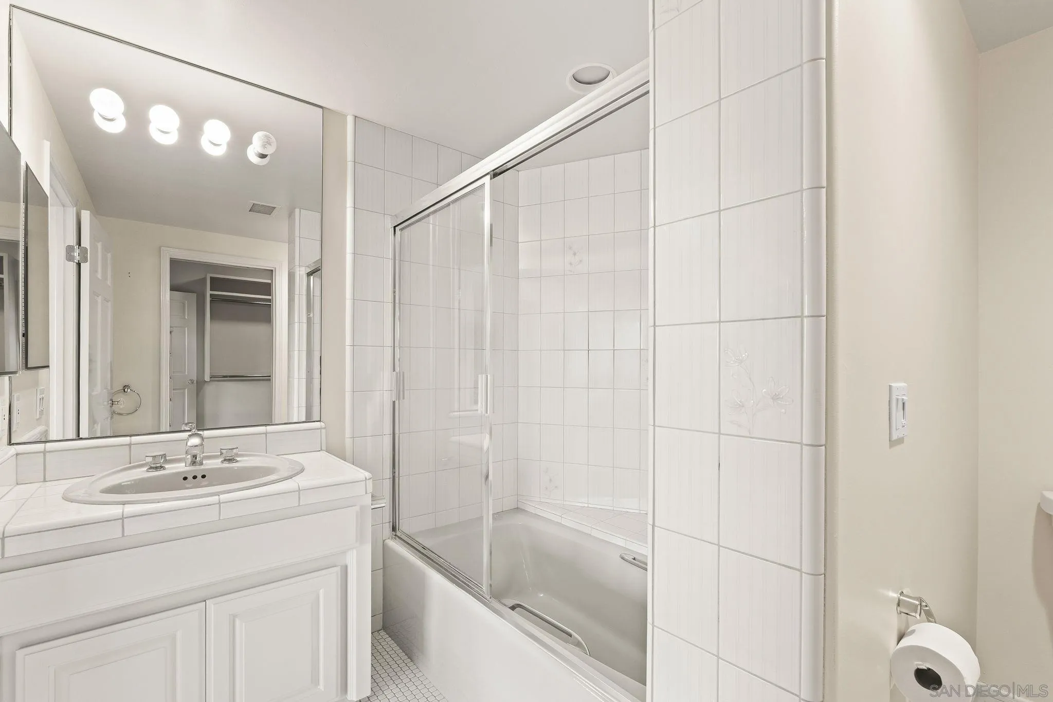 10595 Russell Road La Mesa, CA 91941 - Photo 37 of 40 a bathroom with a bathtub and a sink