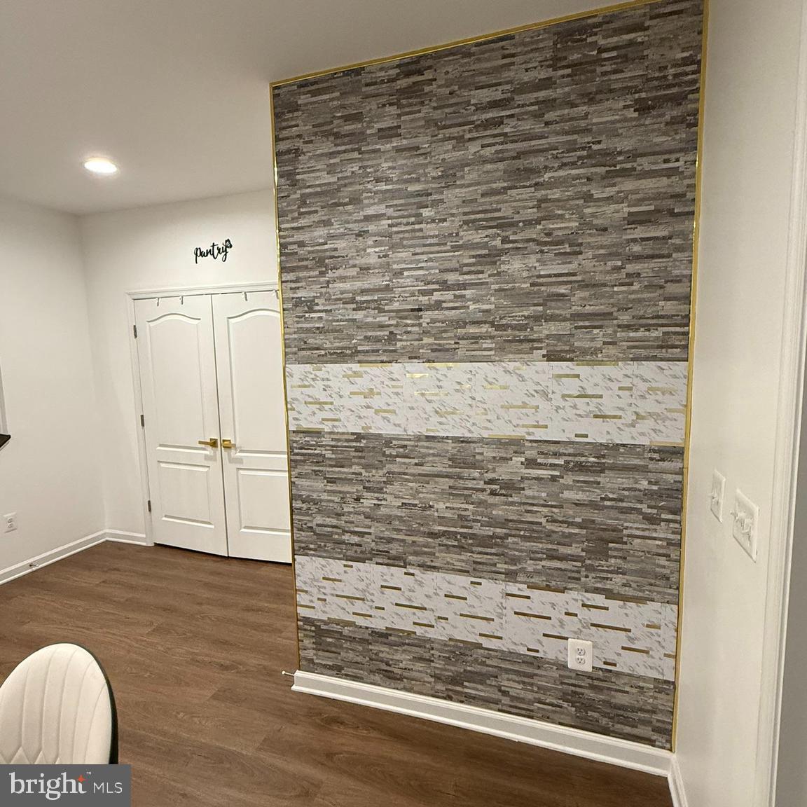 1011 Highpoint Trail Laurel, MD 20707 - Photo 34 of 57 Decorative modern wall