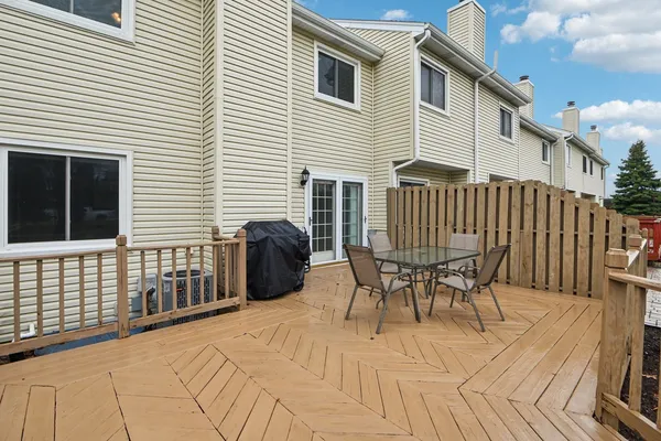 $365,000 | 1628 Hilton Head Drive, Naperville, IL 60563