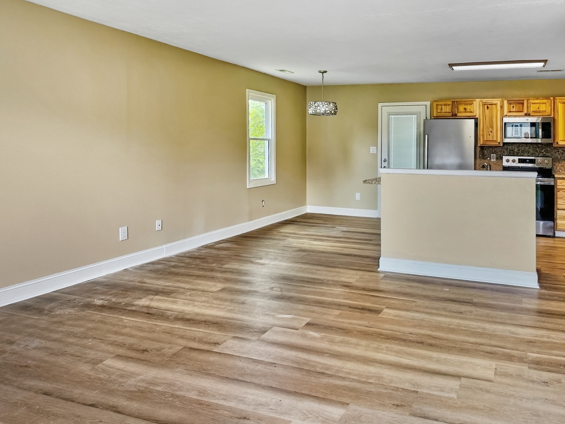 586 Foxfield Road Hopkinsville, KY 42240 - Photo 9 of 16 a view of a room with wooden floor and a window