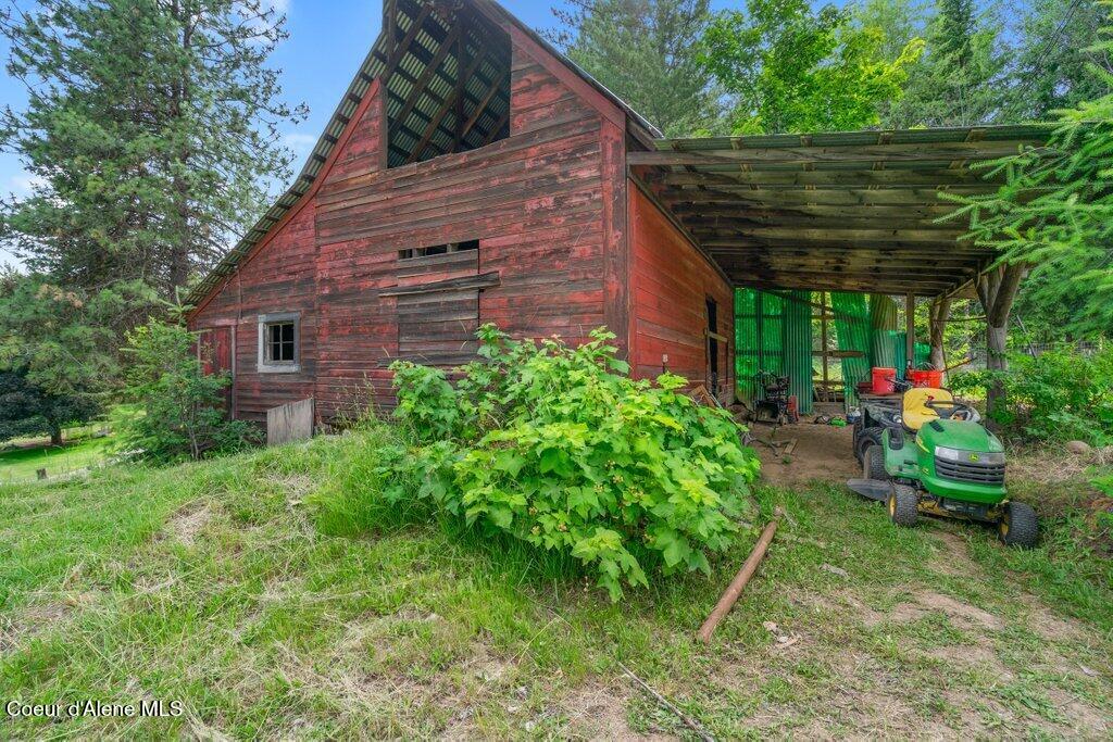 140 Wright Road Kingston, ID 83839 - Photo 15 of 19 barn