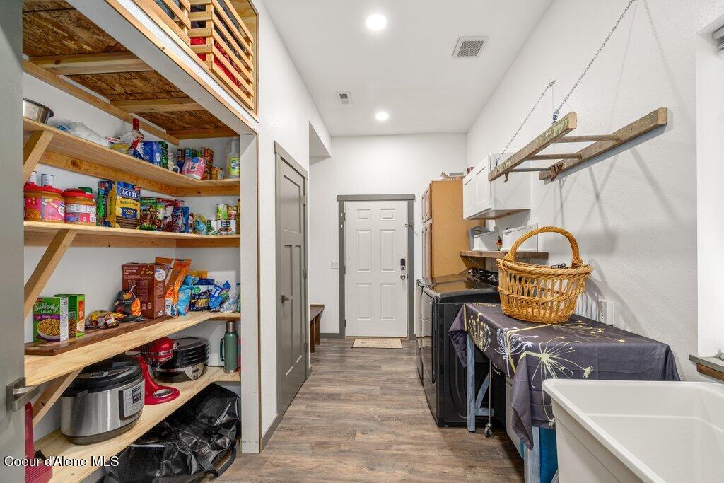 140 Wright Road Kingston, ID 83839 - Photo 5 of 19 laundry room (2)