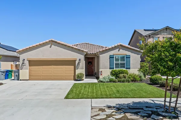 $459,700 | 174 South Karen Avenue, Kerman, CA 93630