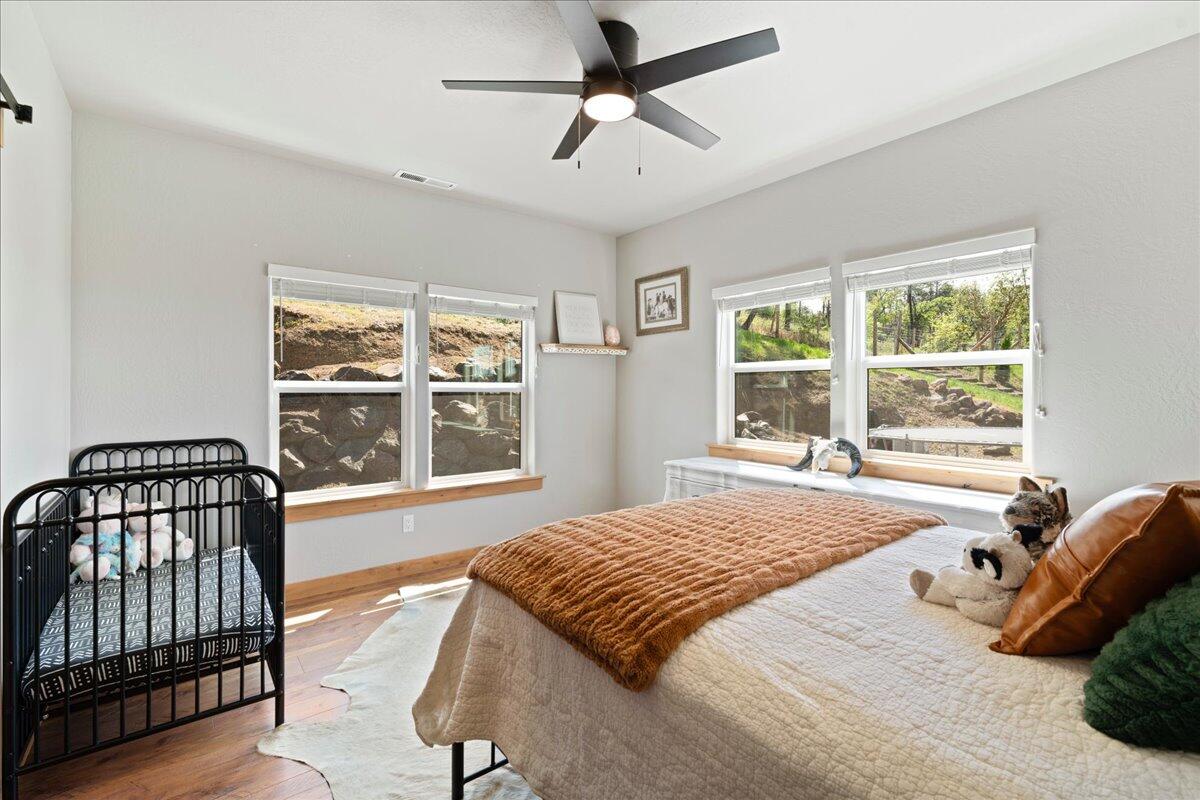 2220 Butte Falls Highway Eagle Point, OR 97524 - Photo 38 of 69 a bedroom with a bed and a window