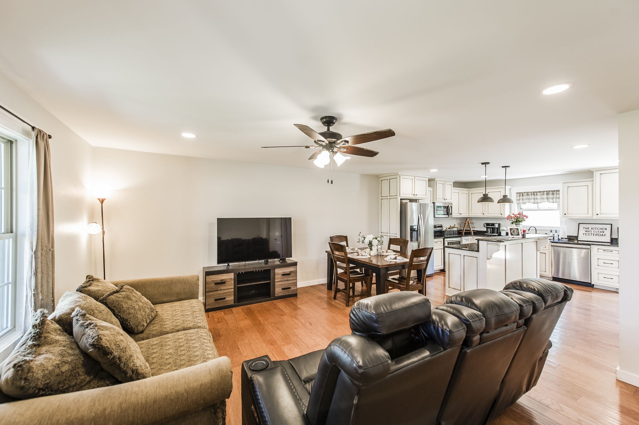 742 Kirbytown Road Lafayette, TN 37083 - Photo 6 of 34 a living room with furniture and a flat screen tv