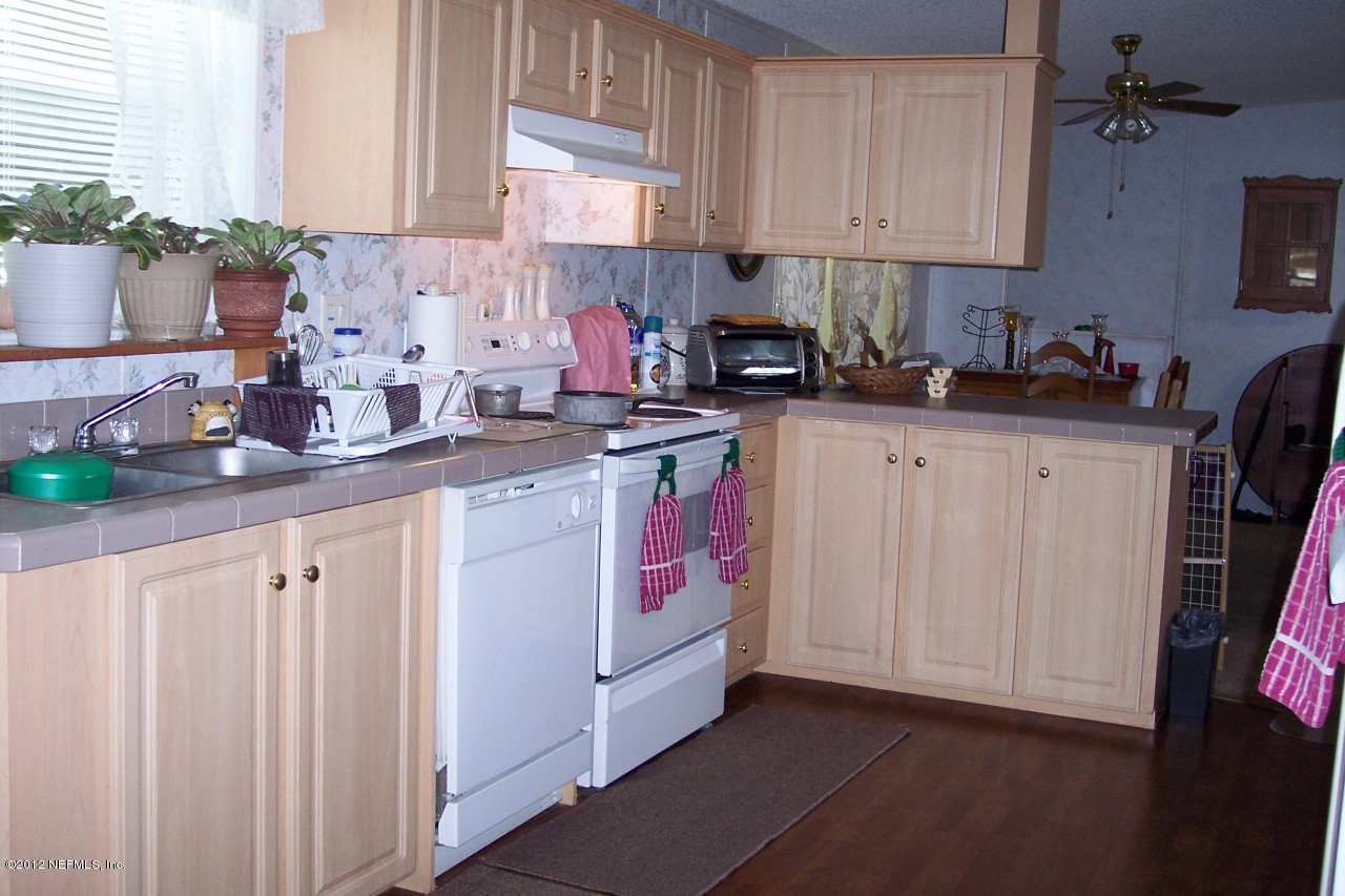 116 Ketner Road Welaka, FL 32112 - Photo 15 of 32 Kitchen