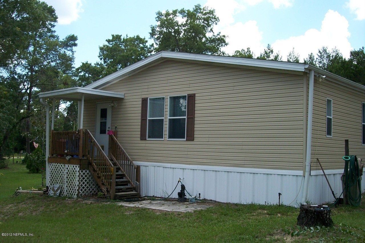 116 Ketner Road Welaka, FL 32112 - Photo 4 of 32 Side of home