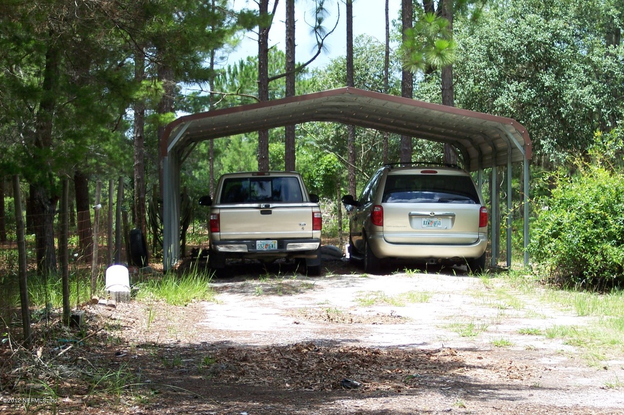 116 Ketner Road Welaka, FL 32112 - Photo 7 of 32 Carport view2