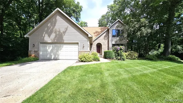 $499,900 | 448 Fairwood Drive, Pinckney, MI 48169