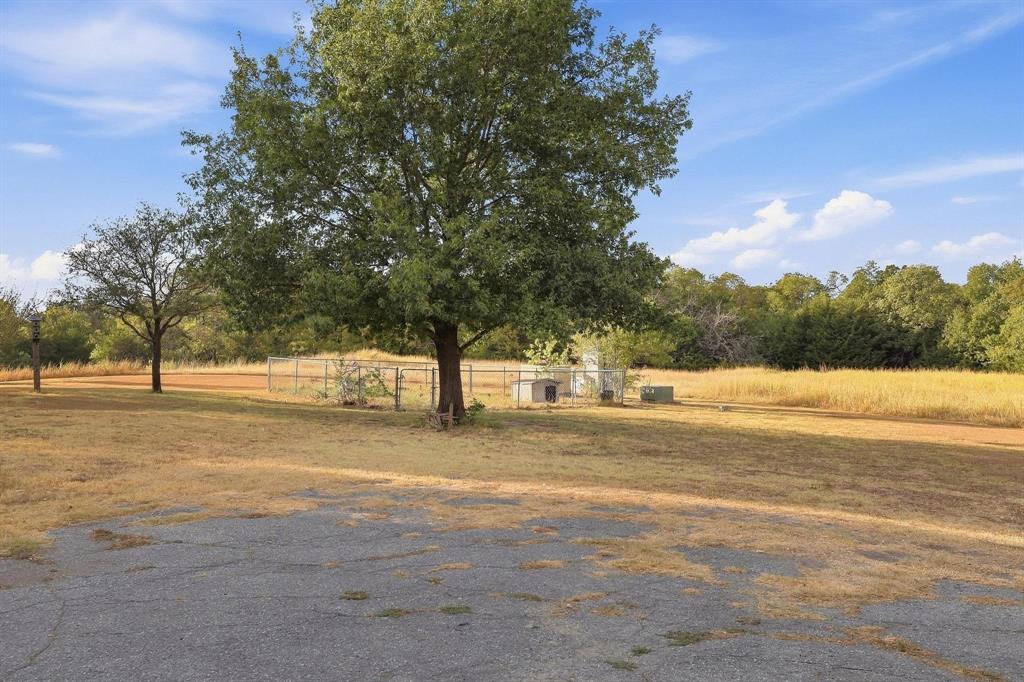 205 Whitworth Road Whitewright, TX 75491 - Photo 35 of 40 Gallery Image 35