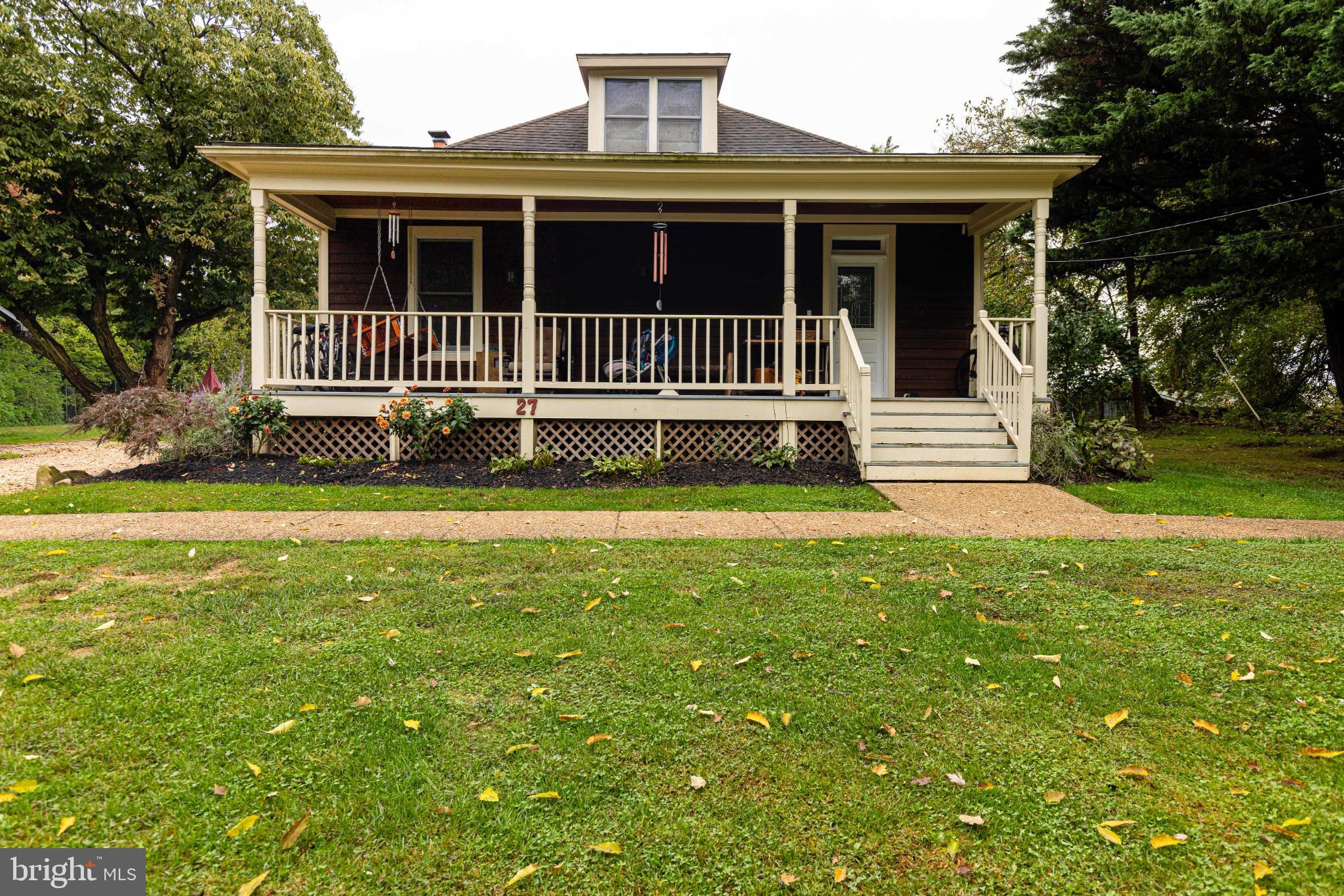27 Hebb Road Hagerstown, MD 21740 - Photo 5 of 29 Charming porch welcomes you home.