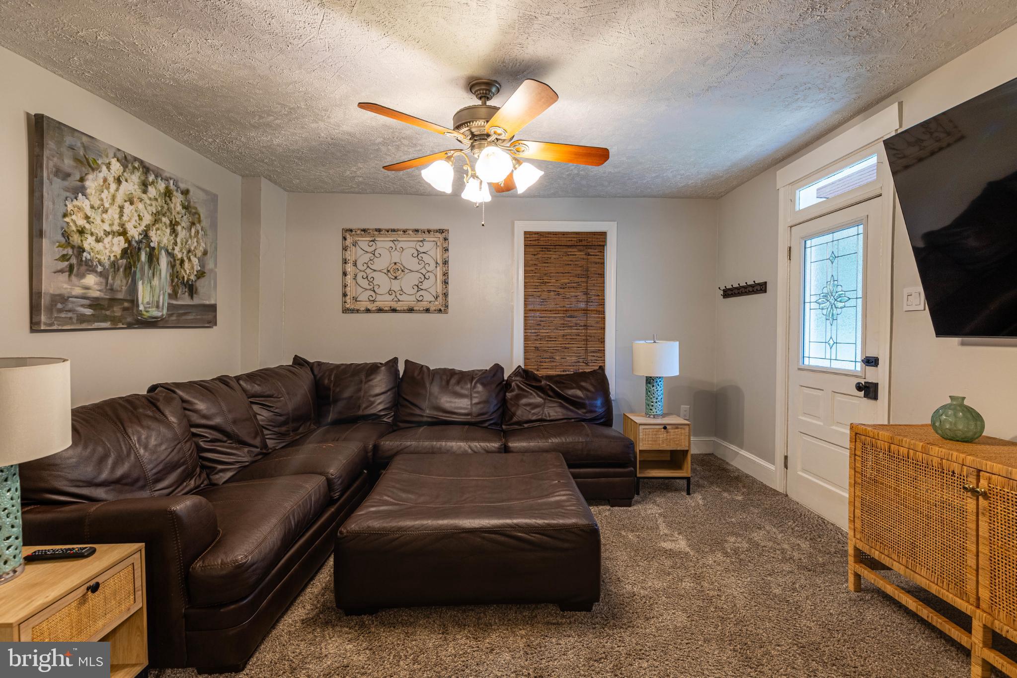 27 Hebb Road Hagerstown, MD 21740 - Photo 9 of 29 Cozy living space with inviting ambiance.