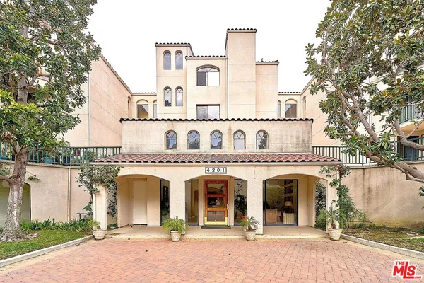a large building with a outdoor space